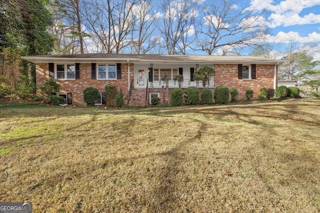 view of front of home featuring a front yard