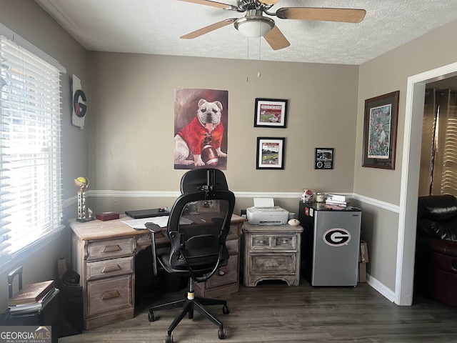 office area with ceiling fan, dark hardwood / wood-style floors, and a textured ceiling