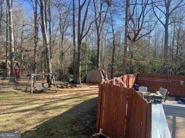 view of yard with a shed