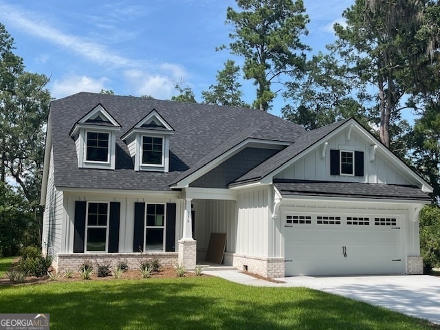 view of front of house with a front yard