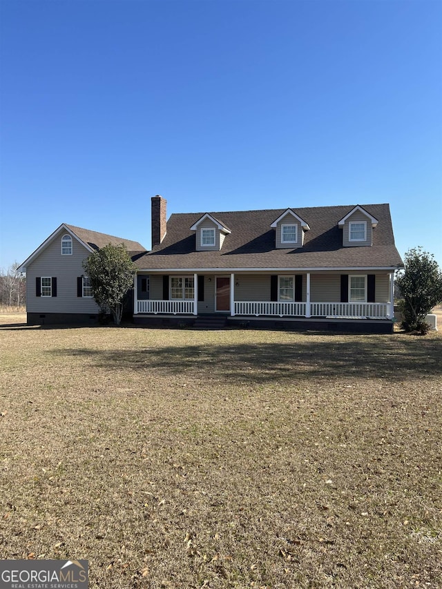 view of front of property featuring a front yard and covered porch