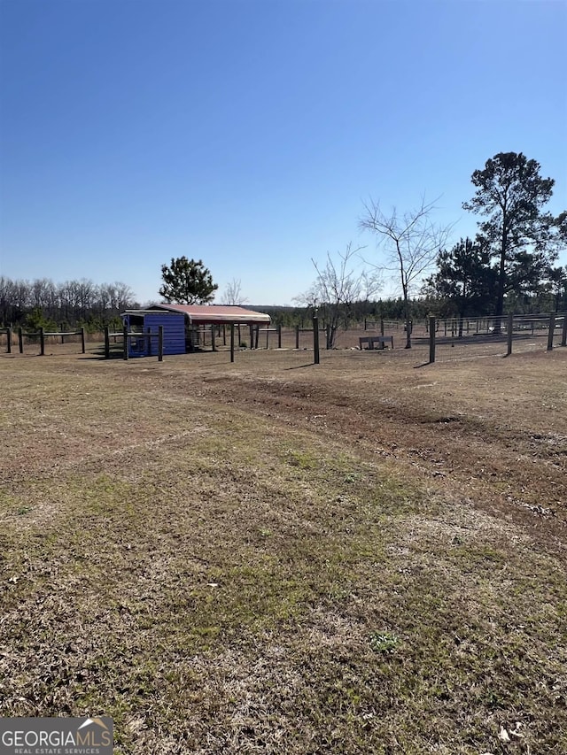 view of yard featuring a rural view