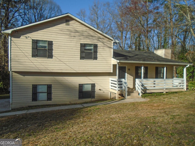 view of front facade featuring a front lawn and a porch