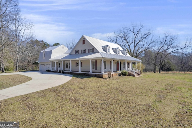 farmhouse-style home with a front lawn and a porch