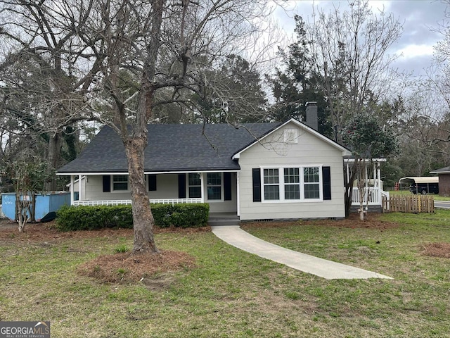 single story home featuring a front lawn