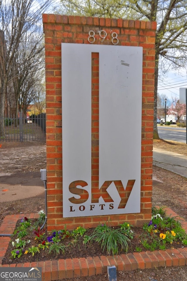 Listing photo 2 for 898 Oak St SW Unit 1101, Atlanta GA 30310