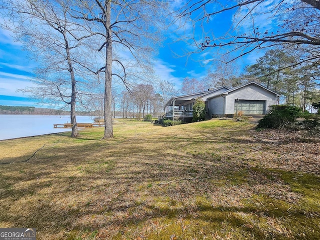 view of yard featuring a water view