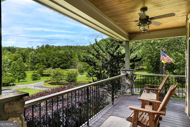 balcony featuring ceiling fan