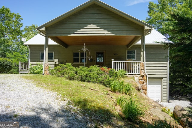 view of front of house with covered porch and a garage