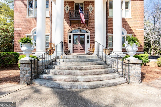 entrance to property featuring a balcony