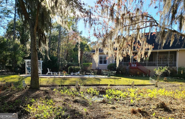 view of front of property with a front yard