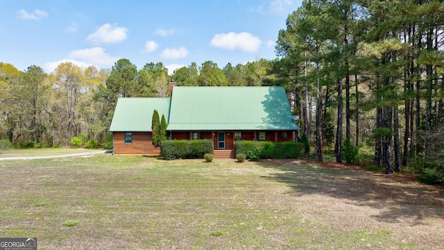 view of front facade with a front lawn