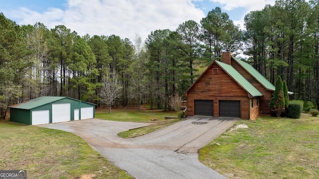 view of front of property featuring a front lawn, an outdoor structure, and a garage