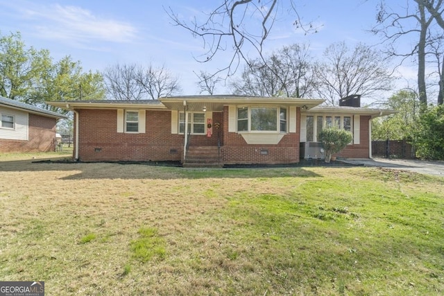 single story home with a front yard