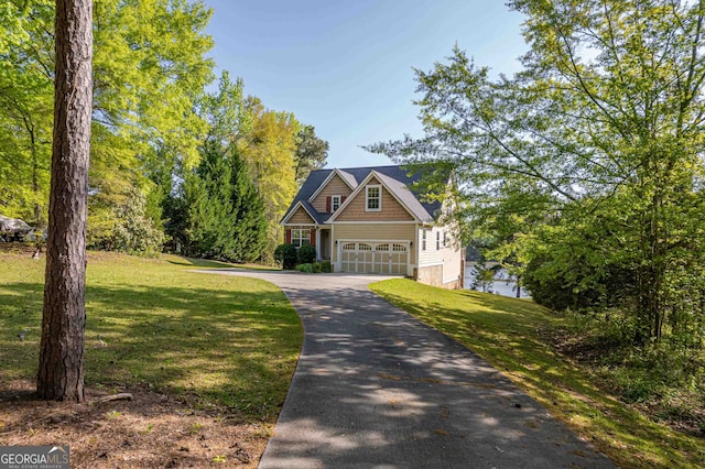 view of front facade featuring a front lawn and a garage