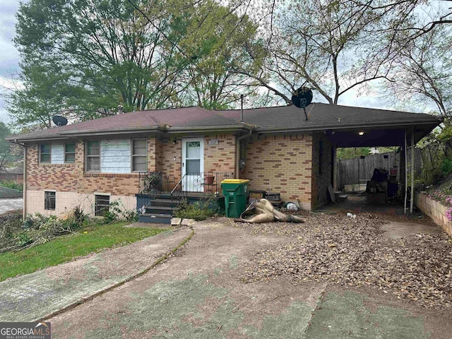 view of front facade featuring a carport