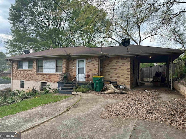 view of front facade featuring a carport