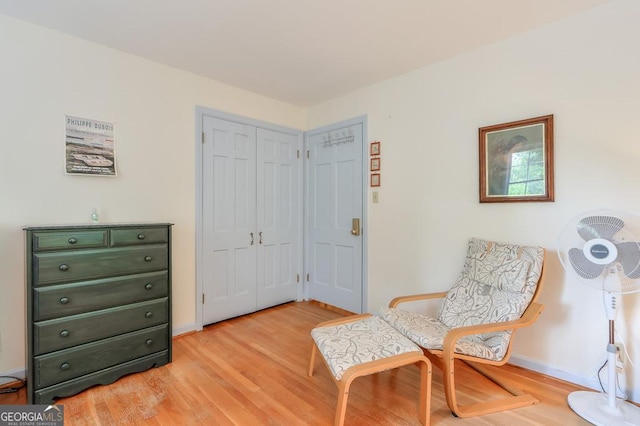 living area with light hardwood / wood-style flooring