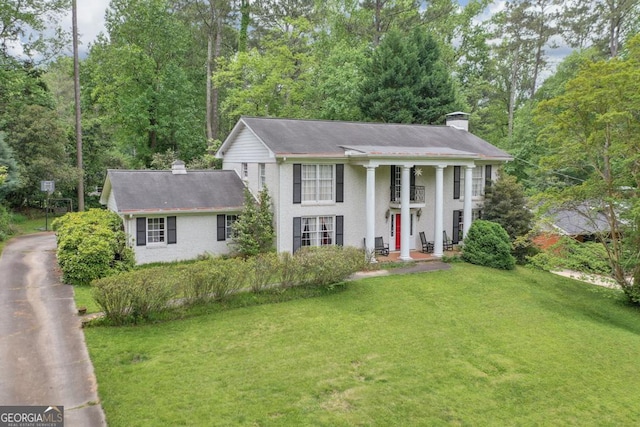 view of front of property with a front yard