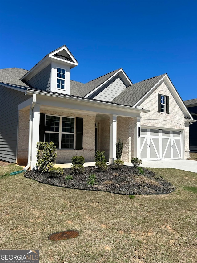 view of front of home featuring a garage and a front yard