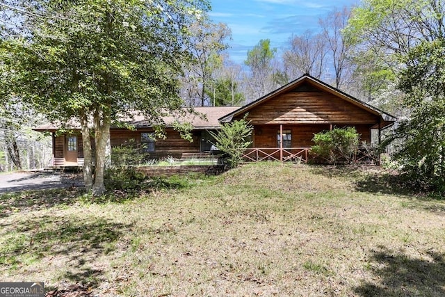 view of front of property with a front lawn