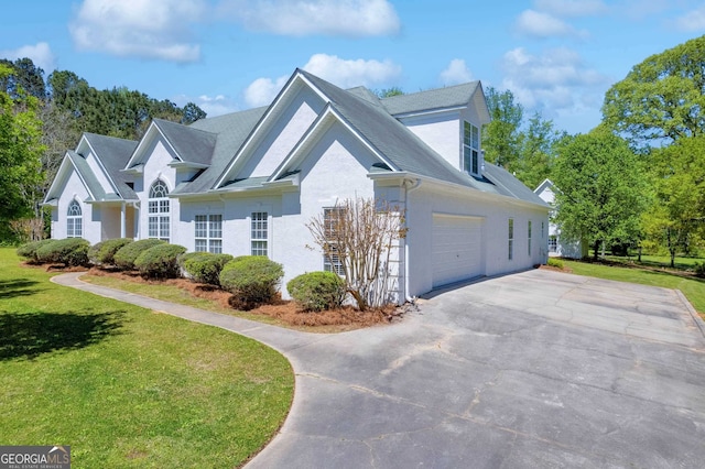 view of front of house featuring a front yard and a garage