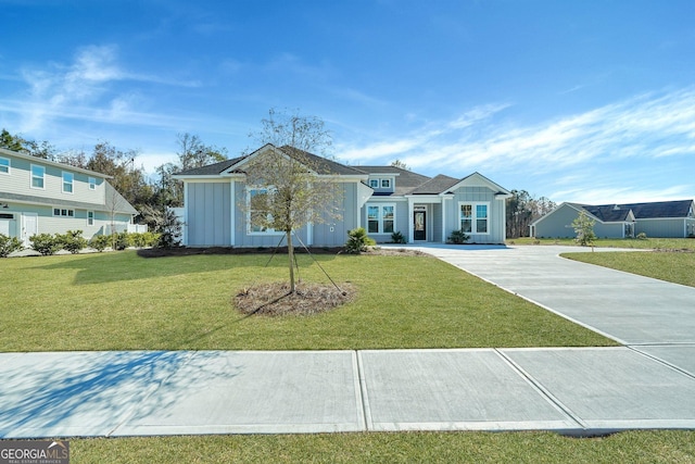 view of front of house with a front yard