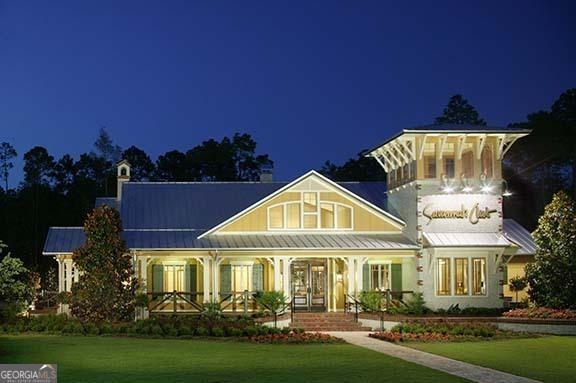 view of front of property with a yard