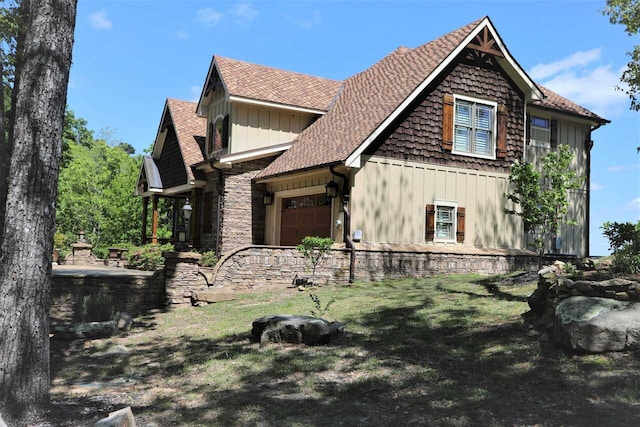 view of side of property featuring a lawn and a garage