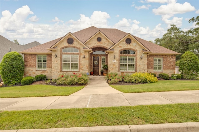 view of front of property with a front lawn