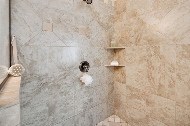 room details featuring tiled shower