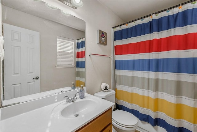 bathroom with a shower with curtain, vanity, and toilet