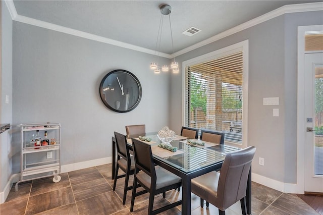 dining room with visible vents, baseboards, and ornamental molding