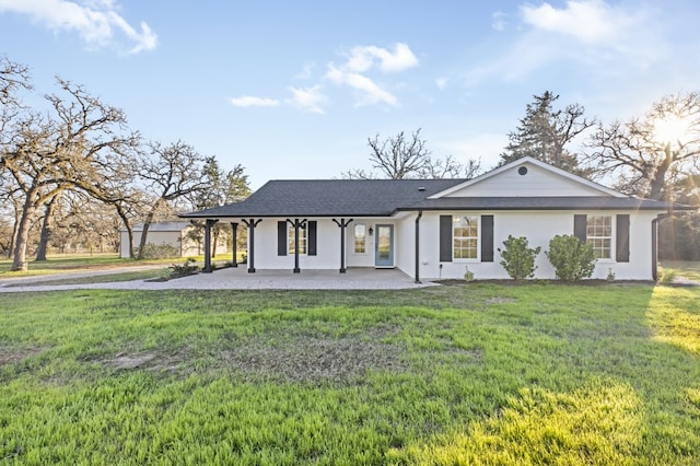 back of house featuring a lawn