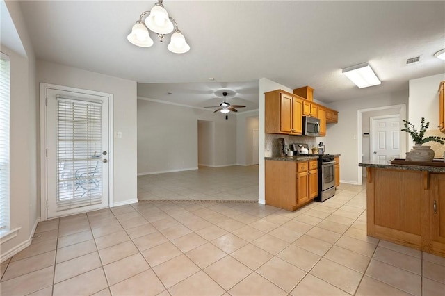 kitchen with a wealth of natural light, appliances with stainless steel finishes, visible vents, and baseboards