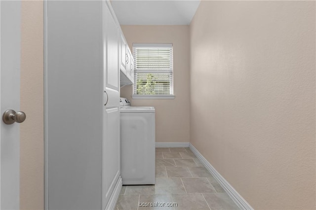 washroom featuring washing machine and dryer and light tile patterned flooring