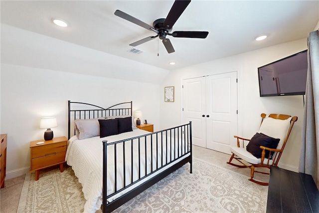bedroom featuring a closet, visible vents, baseboards, and recessed lighting