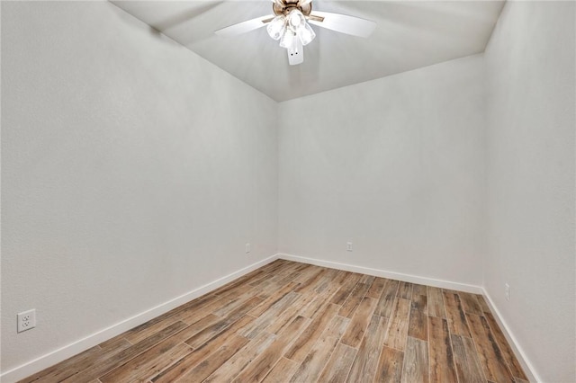 empty room featuring light wood-type flooring, ceiling fan, and baseboards