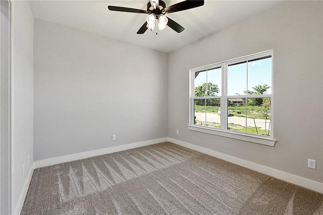 unfurnished room with carpet flooring and ceiling fan