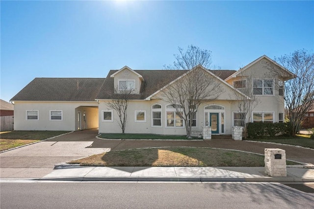 view of front facade with a front yard