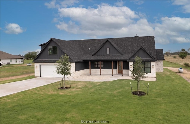 view of front of house with a front lawn