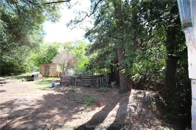 view of yard with a storage unit