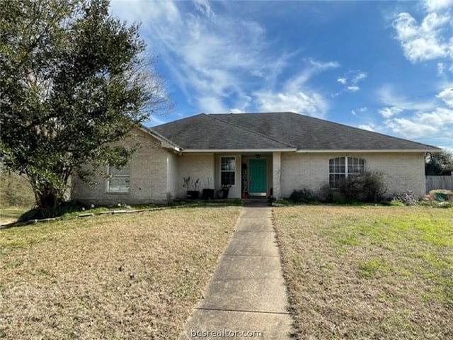 single story home featuring a front yard