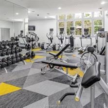 gym featuring recessed lighting