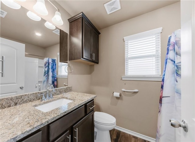 109 Dove Ct, Navasota, TX 77868 - full bath featuring wood finished floors, baseboards, toilet, vanity, and curtained shower