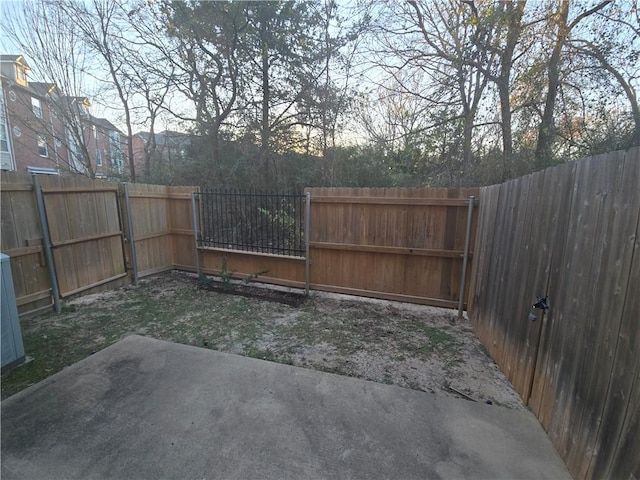 view of yard featuring a patio