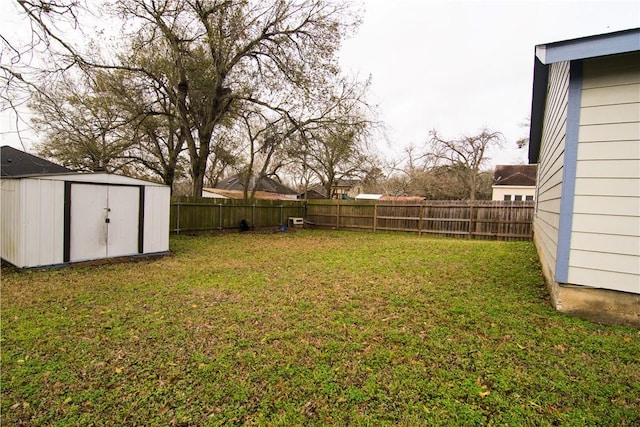 view of yard with a storage shed