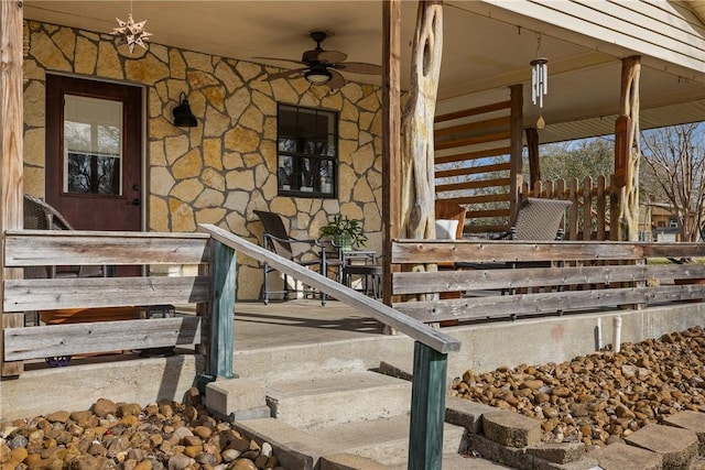 doorway to property with ceiling fan