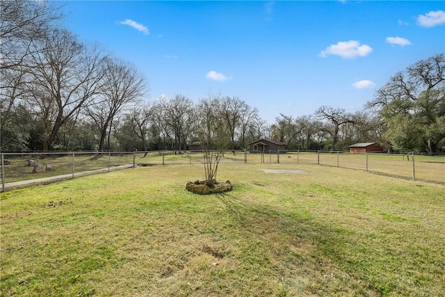 view of yard featuring a rural view