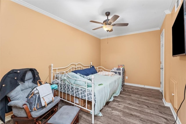 87 Tonkawa Dr, Normangee, TX 77871 - bedroom with wood finished floors, crown molding, baseboards, and ceiling fan